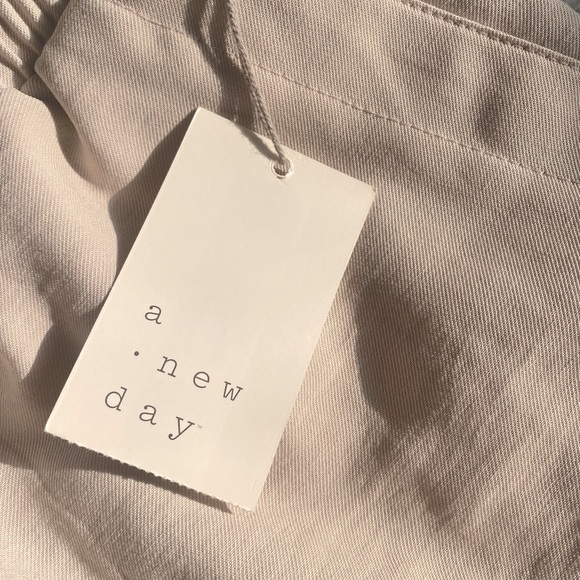 High Rise Tapered Ankle Pull On Pants - Picture 3 of 9